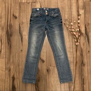 🌸3/$20 Cherokee light wash skinny Jean size 7
